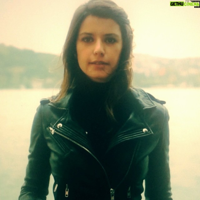 Beren Saat Instagram - Cumhuriyet Bayramımız kutlu olsun! 🇹🇷 İşaret diliyle Atatürk'ün Gençliğe Hitabesi