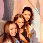 Beren Saat Instagram - My intelligent & talented babies ✨ @laraloutonka 💕@sibel_melek_arat 💕 #girlzpowa #mardin #atiye 🐝