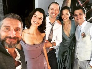 Beren Saat Instagram - Atiye’yi hemen izleyen, sevgisini destegini paylasan herkese ve duygusal mesajlariniza cok tesekkur ederim. Ben de bizimle gurur duyuyorum/ Thanks to everyone for their love, support and  emotional messages. I’m proud of us too 🐝  #Repost @timseyfi
・・・
Bugün o gün/ Today is the day:
„Atiye-The Gift“ 2. sezon/2nd season new 8 episodes @netflix 
Iyi seyirler. Biz çok eğlendik sette. Sizleri seviyorum! 
Have fun watching it. We’ve had a lot of fun together on the set. Love u all!!! ❤️❤️❤️❤️

@atiyethegiftnetflix @netflixthegift 
@berenn_saat @mehmet.gunsur @melisasenolsun @metinakdulger 
and.. @senankaraa  @basakkoklukaya @civancanova @meralcetinkaya @painofkermit @cezmibaskin