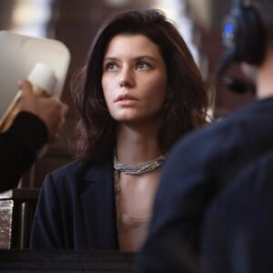Beren Saat Instagram - 👁 Happy Atiye Day! Emegi gecen herkese sonsuz tesekkurler! Iyi seyirler! Big thanks to everyone who put this season together it was really a tough one. And who’s gonna binge-watch? 🙌🏻 Thanks to @yigit__eken for this lovely 💕photo album  #atiye  #thegift #ogmpicture #netflixturkiye