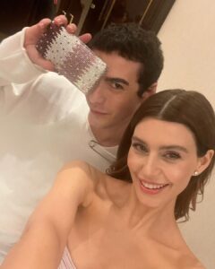 Beren Saat Instagram - 💖About our pink carpet 💖 Thanks to @nuhaelkhazin for being with us, to @ekingabay @pelindistasyasaroglu_ , @ozgebagdatlioglu @yasemindormen @berilodabasi @melisaeyiakkan for being the woman superpowers of Netflix Türkiye, to Derya Celikkol, Can Subiler for their artistic ideas, to @kenandogulu 💖 @sertacozgumus , @lalalarspor for sharing their music, to @burakoskay @lalintasa @ekim_karakoc 💕 @nergissnturk 💕 @ylmzdmlla 💕to Tunay Vural, Mevlut Akkaya, to @ulasparlakyildiz @leo6chen for being good leaders, to @petty.hearst for being lovely, to Team Beren 🙌🏻 @mertyoglu @cigdemyartasi 💕 @ibrahimzengin @suatbasdemir1 , to @rootspost for their magic, to dear Senan Kara🤍, to @tameryilmaz1 @koraykasapofficial for beautiful photos, to OGM and PTOT teams, to all cast, crew and post production teams in Istanbul & NY ✨ to @asli_basar for being a good friend to @golin.istanbul for the pink night, to @hakaanyildirim and his team for my beautiful gown 💖 to @beegoddessjewellery. Onur Guvenatam, @kivanctatlitug @nuranevrensit, @gonencuyanik, @gokhantiryaki_cinemadop , @sebnemkitis , @cankir 💖 love you guys 💖 Sevgili seyircilerimiz, lutfen spoiler paylasmayin, iyi seyirler. Please do not share spoilers, enjoy. ✨Last call for Istanbul ✨