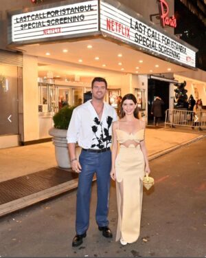 Beren Saat Instagram - About our fabulous Last Call for Istanbul NY gala ✨ Thanks to @netflixturkiye team for the opportunity, to Onur Guvenatam for being an amazing producer, to OGM team for their efforts, to Dean Garfield and Mike Azzolini  for supporting our stories, to @nuranevrensit for being wonderful, to @gonencuyanik for full trust, to @gokhantiryaki_cinemadop for his experience, to @sebnemkitis for our laughs, to @ptotfilm team, to all our Istanbul & NY cast & crew, to @cankir for sharing life, to @hakaanyildirim for my beautiful dress 💛 to @beegoddessjewellery 🐝 to @mertyoglu for being incredible 🤍 and to @kivanctatlitug for being the best partner ✨ makeup artist: @stellelle 💖 hairstylist : @coreytuttlehair
