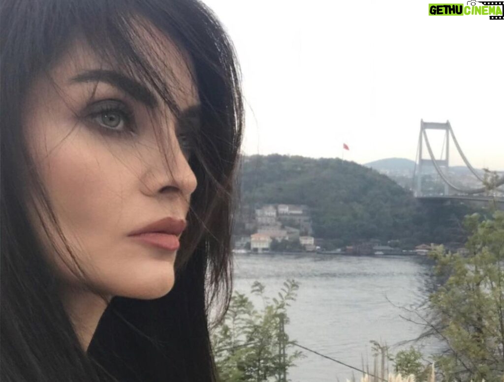 Betül Şahin Instagram - Lovers in İstanbul 💛