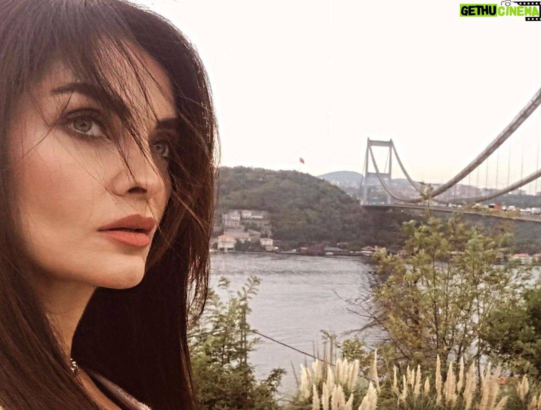 Betül Şahin Instagram - Lovers in İstanbul 💛