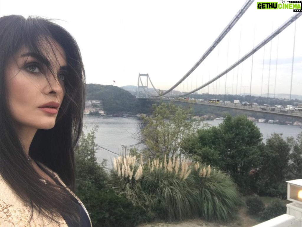 Betül Şahin Instagram - Lovers in İstanbul 💛
