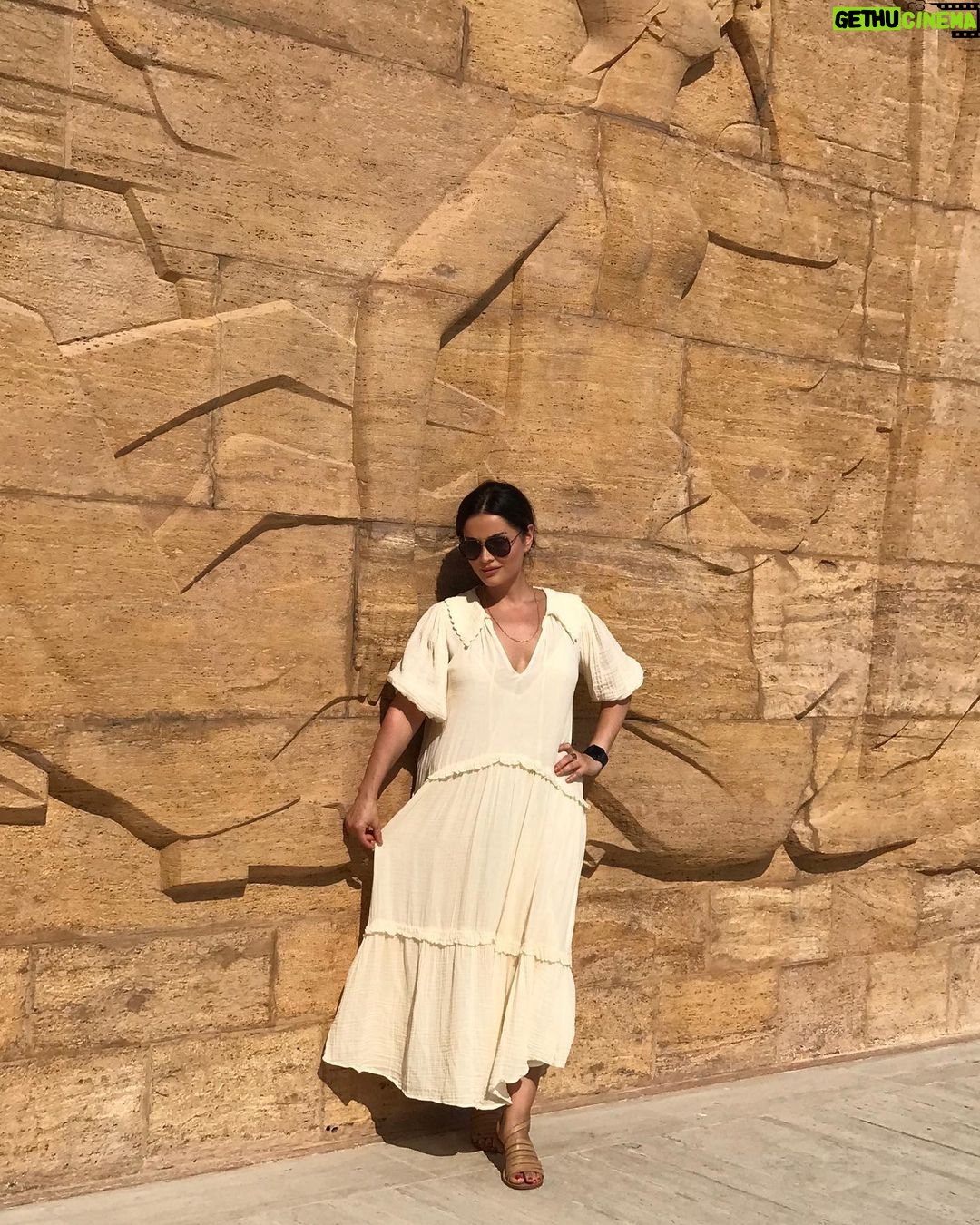 Betül Şahin Instagram - Samimiyetin lisanı yoktur. Samimiyet sözlerle açıklanamaz. O, gözlerden ve tavırlardan anlaşılır. Mustafa Kemal Atatürk Anıtkabir