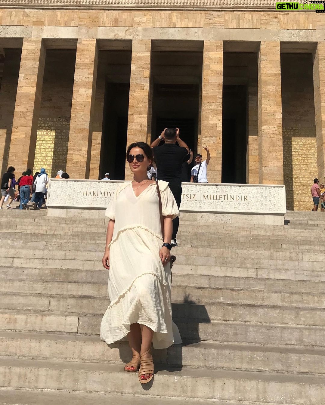 Betül Şahin Instagram - Samimiyetin lisanı yoktur. Samimiyet sözlerle açıklanamaz. O, gözlerden ve tavırlardan anlaşılır. Mustafa Kemal Atatürk Anıtkabir
