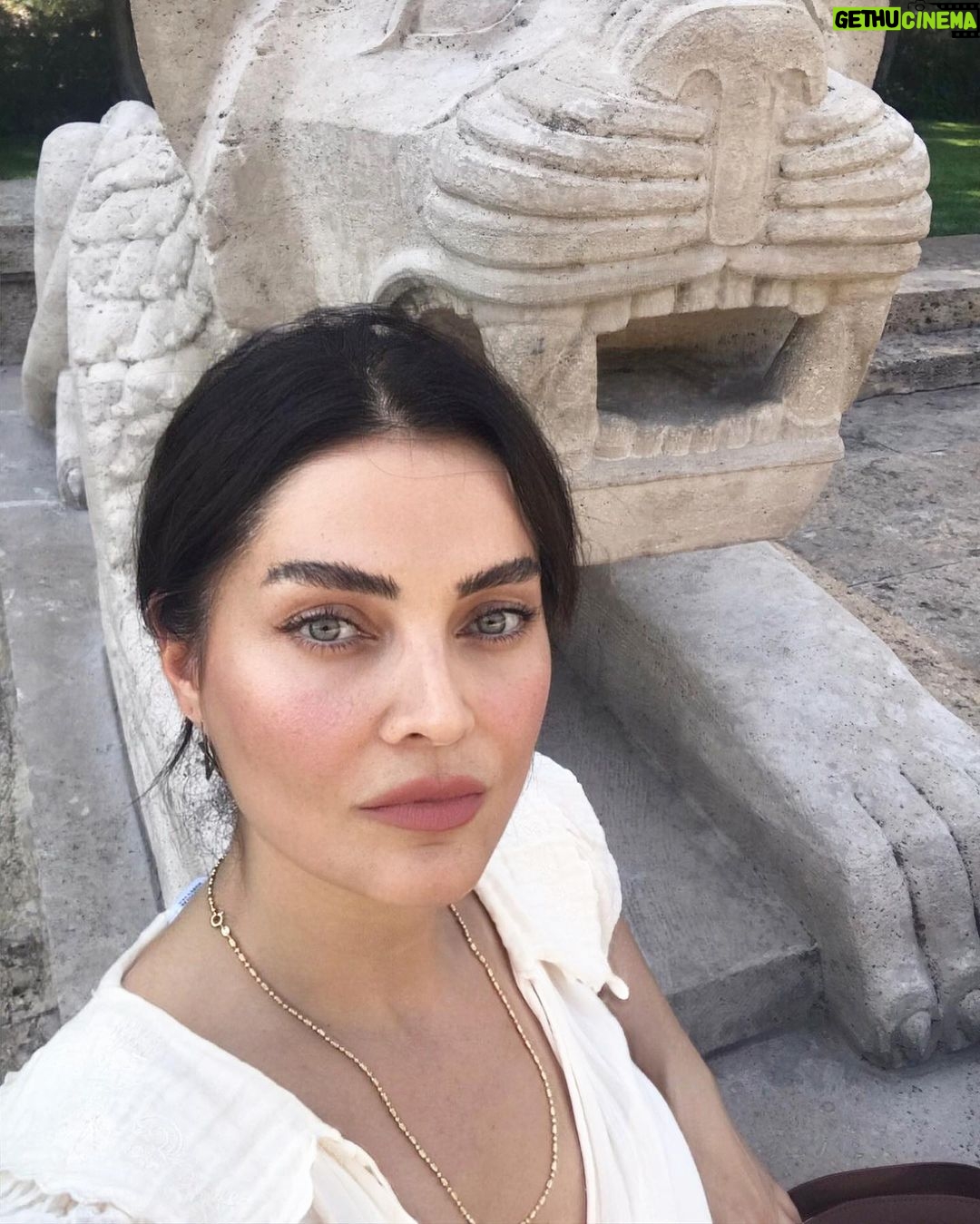 Betül Şahin Instagram - Samimiyetin lisanı yoktur. Samimiyet sözlerle açıklanamaz. O, gözlerden ve tavırlardan anlaşılır. Mustafa Kemal Atatürk Anıtkabir