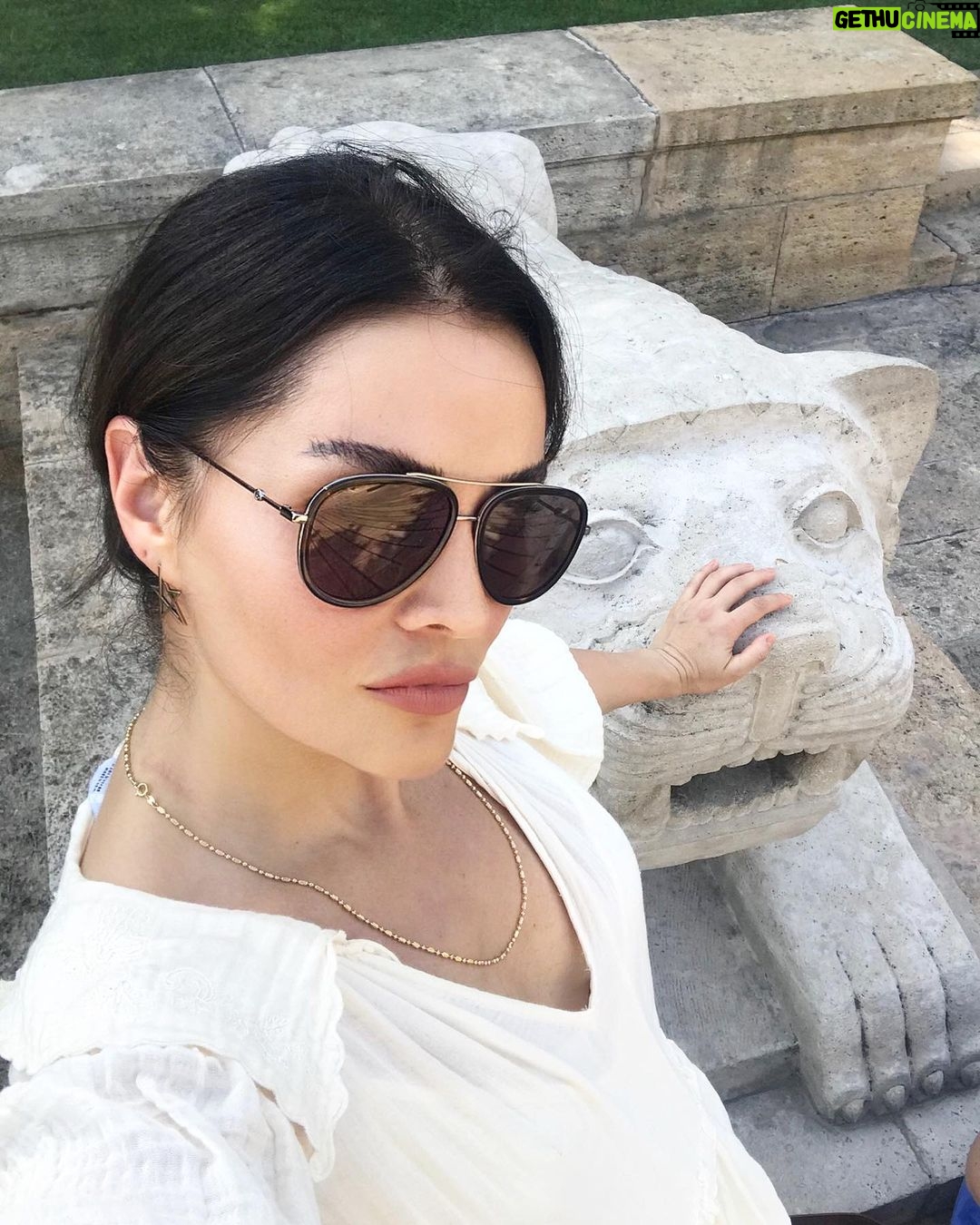 Betül Şahin Instagram - Samimiyetin lisanı yoktur. Samimiyet sözlerle açıklanamaz. O, gözlerden ve tavırlardan anlaşılır. Mustafa Kemal Atatürk Anıtkabir