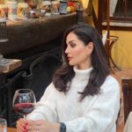 Betül Şahin Instagram - Cesaret olsun sevginizde. Sevginizle gitmelisiniz size korku salanların üzerine. Bir yıldızın ışığı parlasın sevginizde! Umudunuzun adı şöyle olsun; “Keşke üstinsanı doğursam!” #böylededizerdüşt #nietzsche