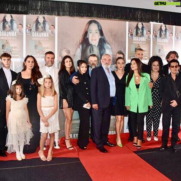 Betül Şahin Instagram - Galadan enstantaneler🎞🎬#hurdacınınkızı