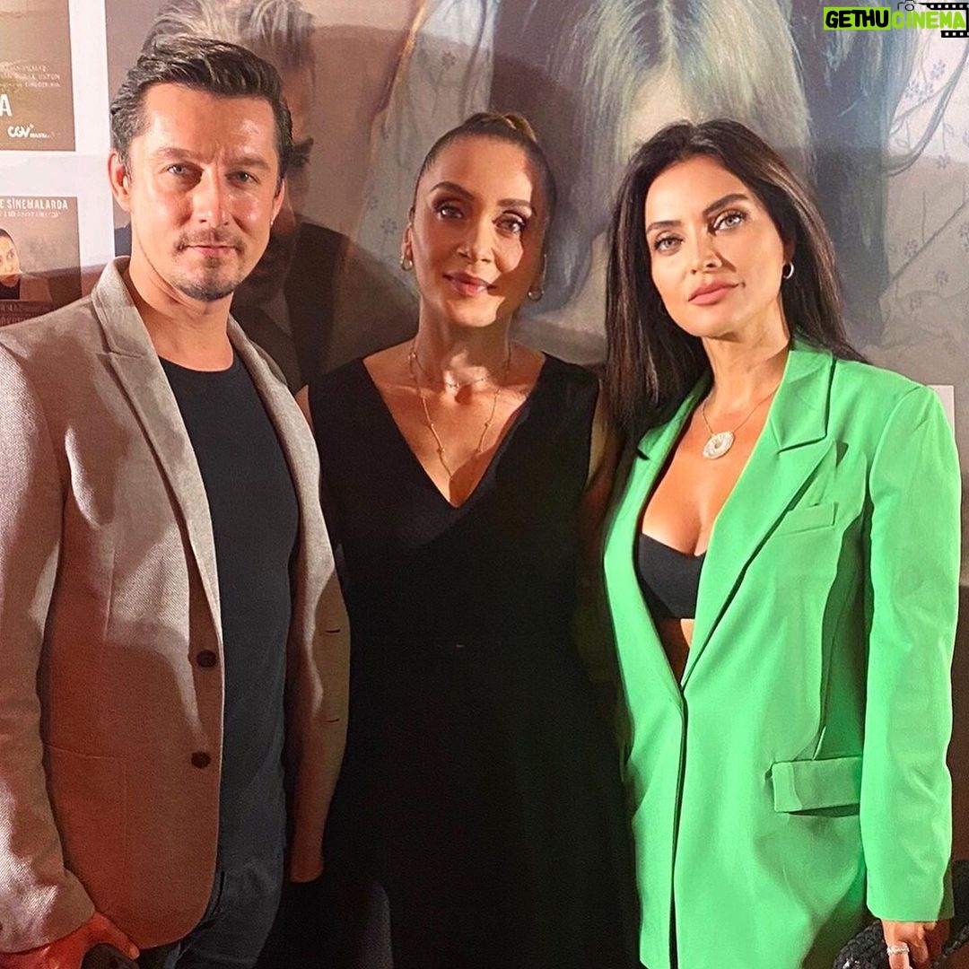 Betül Şahin Instagram - Galadan enstantaneler🎞🎬#hurdacınınkızı