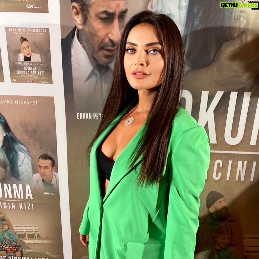 Betül Şahin Instagram - Galadan enstantaneler🎞🎬#hurdacınınkızı