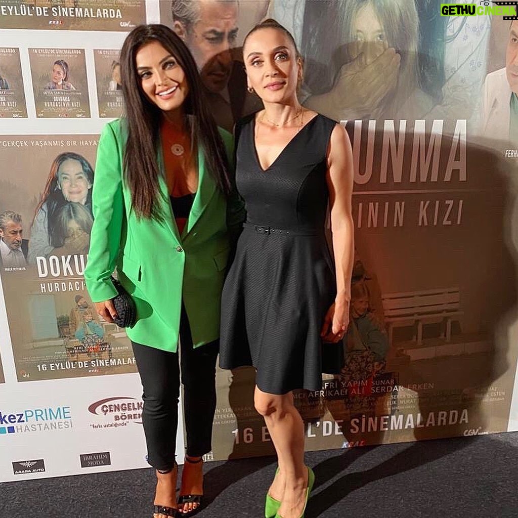 Betül Şahin Instagram - Galadan enstantaneler🎞🎬#hurdacınınkızı