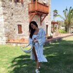 Betül Şahin Instagram - Dünya insanın gölgesi gibidir; ona sırtını dönersen peşinden gelir de, peşine düşersen hep önünden kaçar.