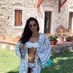 Betül Şahin Instagram - Dünya insanın gölgesi gibidir; ona sırtını dönersen peşinden gelir de, peşine düşersen hep önünden kaçar.