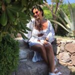 Betül Şahin Instagram - Dünya insanın gölgesi gibidir; ona sırtını dönersen peşinden gelir de, peşine düşersen hep önünden kaçar.