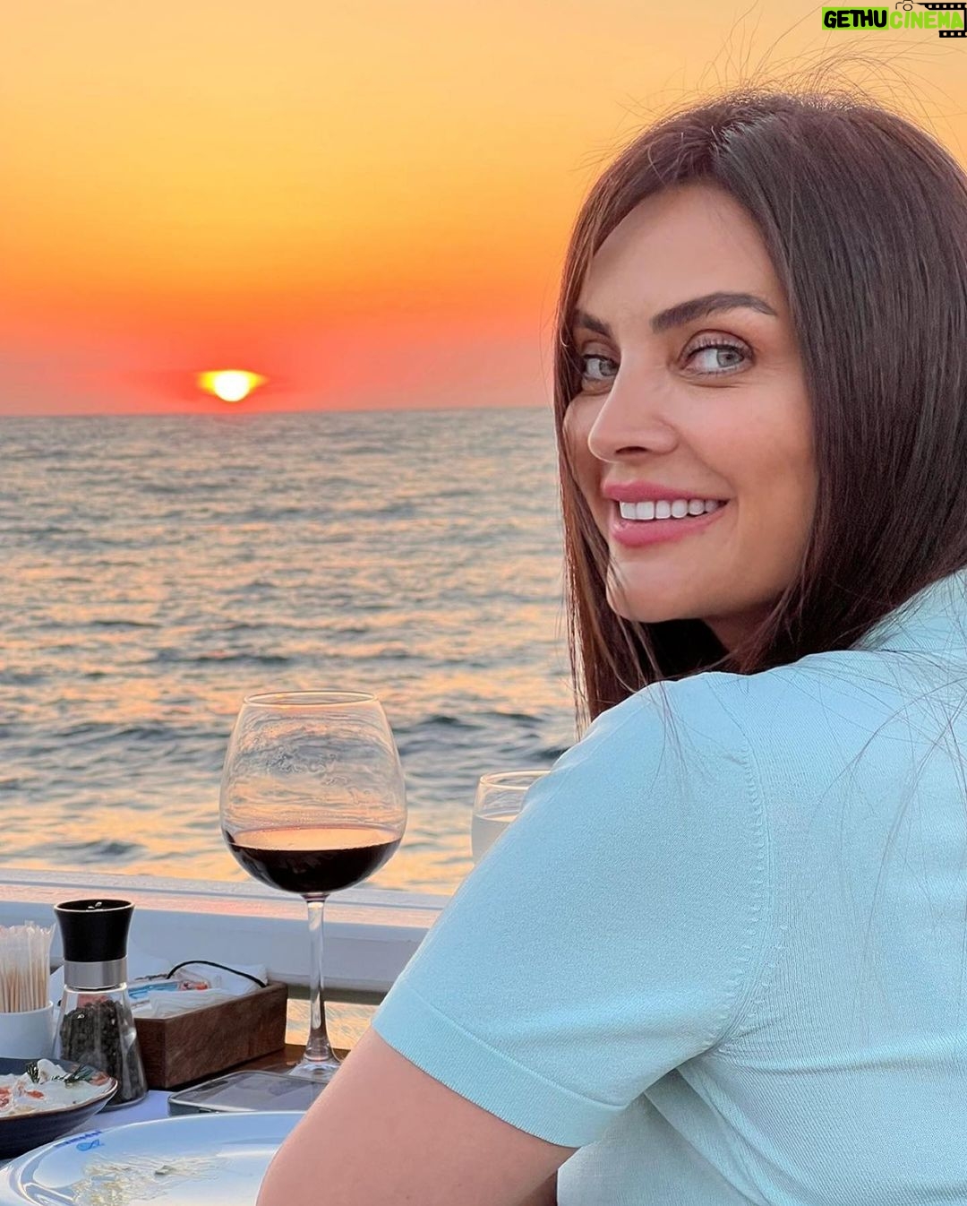 Betül Şahin Instagram - Her batışın bir doğuşu vardır🌞