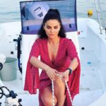 Betül Şahin Instagram - Denize bıraksam kendimi Kumlara uzatsam gölgeni Havada umut ruhum firar Güneşte kurutsam kalbimi❤️