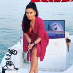 Betül Şahin Instagram - Denize bıraksam kendimi Kumlara uzatsam gölgeni Havada umut ruhum firar Güneşte kurutsam kalbimi❤️
