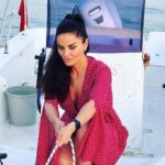Betül Şahin Instagram - Denize bıraksam kendimi Kumlara uzatsam gölgeni Havada umut ruhum firar Güneşte kurutsam kalbimi❤️