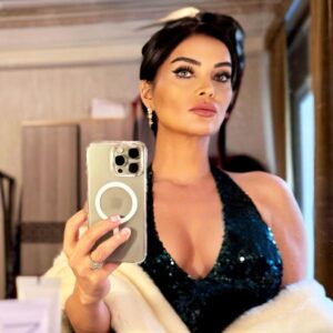Betül Şahin Instagram - Backstage 🎥 
Makeup @eliffelverr 
#backstage