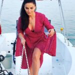 Betül Şahin Instagram - Denize bıraksam kendimi Kumlara uzatsam gölgeni Havada umut ruhum firar Güneşte kurutsam kalbimi❤️