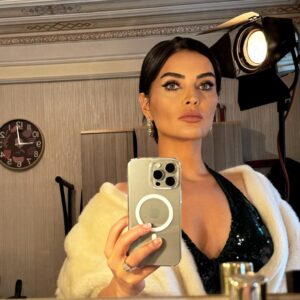 Betül Şahin Instagram - Backstage 🎥 
Makeup @eliffelverr 
#backstage
