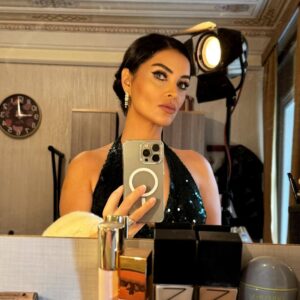 Betül Şahin Instagram - Backstage 🎥 
Makeup @eliffelverr 
#backstage