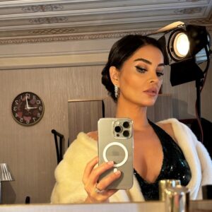 Betül Şahin Instagram - Backstage 🎥 
Makeup @eliffelverr 
#backstage
