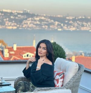 Betül Şahin Instagram - 😉💛
