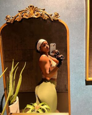 Bethany Clayton Instagram - Becoming a gym girlyyyy 💪🏾💓 #myhappyplace #gymbae