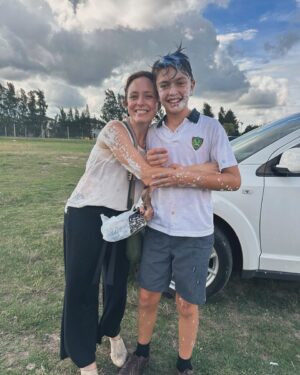 Betina O'Connell Instagram - Terminaste primaria @cris_leyria 
Se viene una nueva etapa con muchos desafíos , estudio y diversión. Te amamos💕❤️❤️