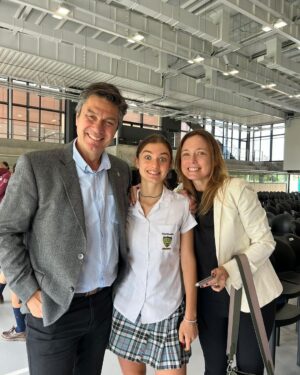 Betina O'Connell Instagram - Orgullosos de ser tus papás. Se viene el último año . A disfrutarlo con todo!!! Sos lo más Lau . Perseverante , espontánea y apasionada una hermosa persona. Te ❤️