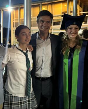 Betina O'Connell Instagram - Que te puedo decir que no te haya dicho… Gracias Mi amor .🧡 ❤️❤️ 
Deseo que sigas cumpliendo tus sueños y viviendo la vida con amor y pasión . Te amo. Feliz egreso!!!