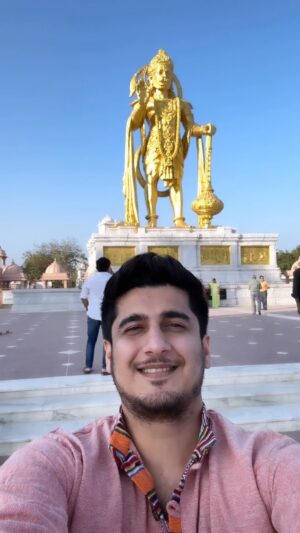 Bhavin Bhanushali Instagram - Kickstarting 2024 with Power, Positivity and Prayers ❤️ 
Jai Kashtbhanjan Hanuman ji Dada ❤️ 
#jaishreeram #jaihanuman #sarangpur #kashtbhanjan