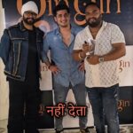 Bhavin Bhanushali Instagram - ऐसा कौन सा Word जिसे Type करो तो दिखायी नहीं देता 😅😅 @jj_mobile_world @bhavin_333 @ramjigulatiofficial GinGin New Cafe Opened in Mumbai. Mumbai, Maharashtra