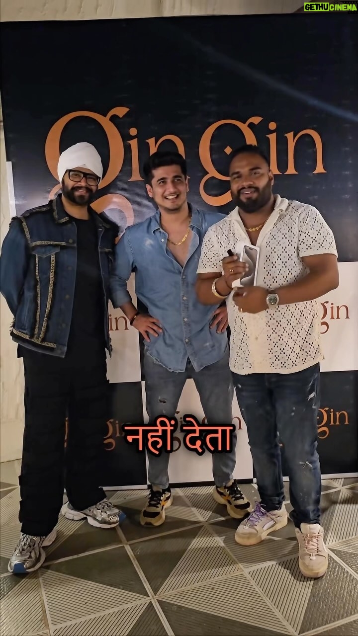 Bhavin Bhanushali Instagram - ऐसा कौन सा Word जिसे Type करो तो दिखायी नहीं देता 😅😅 @jj_mobile_world @bhavin_333 @ramjigulatiofficial GinGin New Cafe Opened in Mumbai. Mumbai, Maharashtra