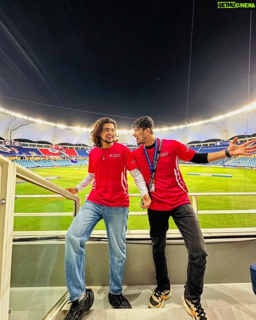 Bhavin Bhanushali Instagram - Guys who Grow together Glow together ❤ Use our personalised coupon codes: BHAVIN100 and VISHAL100 @sportsbuzz.11 @tgbtroop #buzzmakers Dubai International Stadium