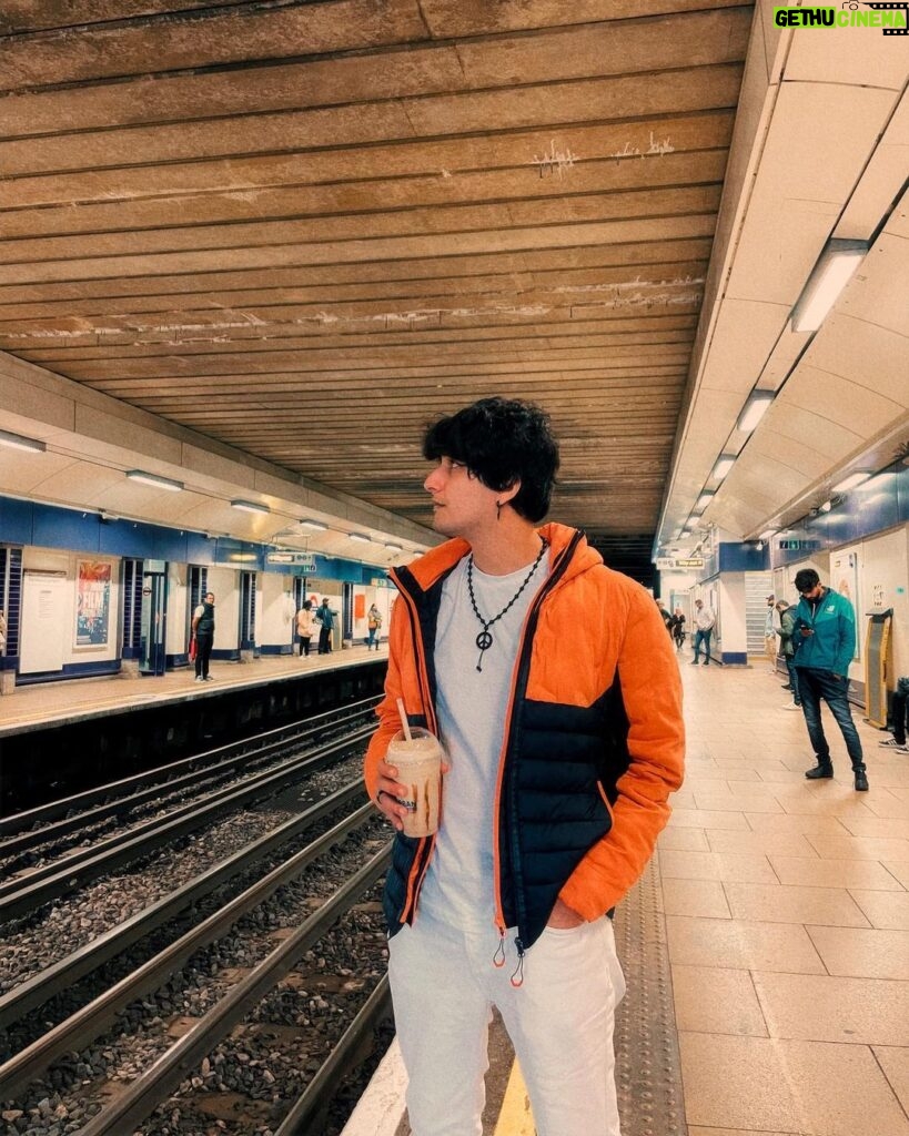 Bhavin Bhanushali Instagram - Waiting for you at the Station ❤ London, United Kingdom