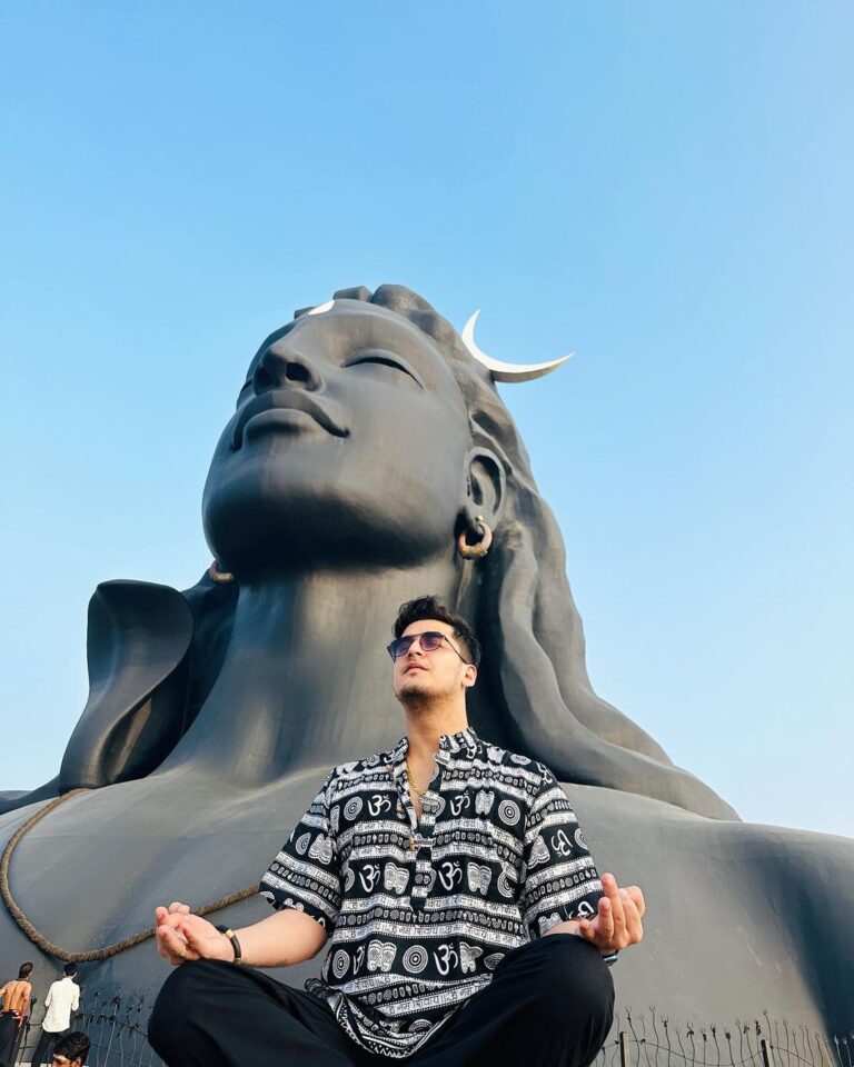 Bhavin Bhanushali Instagram - Mujh me Shiv, tujh me Shiv, Rag Rag me Shiv… Hum sab me Shiv ❤️ @sadhguru @isha.foundation Adiyogi Shiva statue