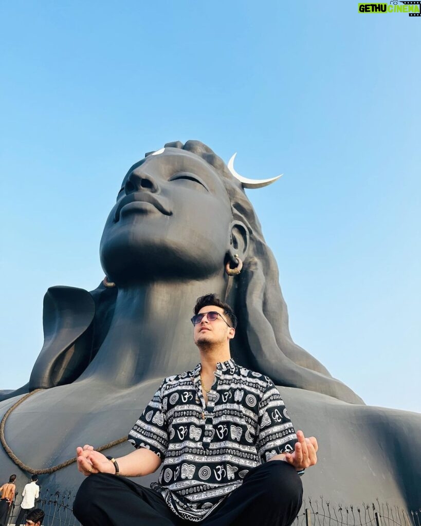 Bhavin Bhanushali Instagram - Mujh me Shiv, tujh me Shiv, Rag Rag me Shiv… Hum sab me Shiv ❤ @sadhguru @isha.foundation Adiyogi Shiva statue