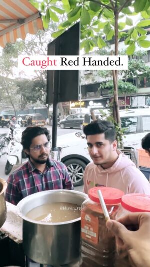 Bhavin Bhanushali Instagram - Bach gaya aaj toh 😂 @gulshan.khan7 
#bollywithbhavin #bhaverese #starwars #bollywood #fun

Follow me on @officialjoshapp for more such videos ❤️