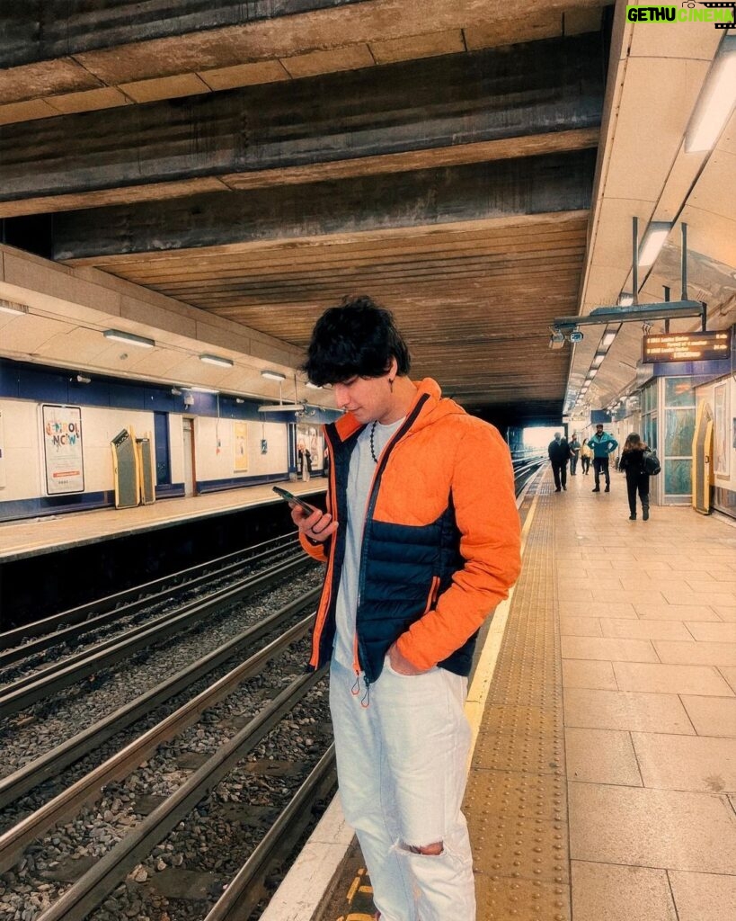 Bhavin Bhanushali Instagram - Waiting for you at the Station ❤ London, United Kingdom