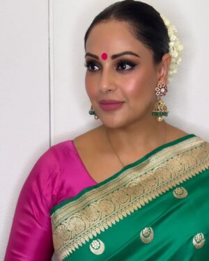 Bipasha Basu Instagram - ❤️🧿
. 
.
.
.
.
.
Outfit - @raw_mango 
Stylist - @eshaamiin1 
Jewels - @anmoljewellers 
Makeup - @divyachablani15 
Hair - @hairbyykaushall