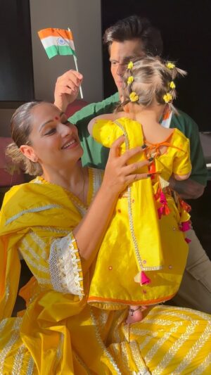 Bipasha Basu Instagram - Family Salute to Mother India 🙏🇮🇳
🧿🧿🧿🧿🧿🧿🧿