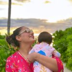 Bipasha Basu Instagram – Counting colours of nature with my Cub ❤️🧿She is so much in awe of the beauty of the sun , sky , water and plants ❤️🙏 
Hope we have the awareness to sustain this beauty for the generations to come ❤️🙏
#monkeylove #deviturnsone