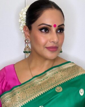 Bipasha Basu Instagram - ❤️🧿
. 
.
.
.
.
.
Outfit - @raw_mango 
Stylist - @eshaamiin1 
Jewels - @anmoljewellers 
Makeup - @divyachablani15 
Hair - @hairbyykaushall
