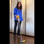 Bipasha Basu Instagram - The festive season is just around the corner so it’s time to pull out the big guns! I’ve always trusted dyson for their vacuums, and this upgraded version is even better. The Dyson V12 is cordless , comes with multiple attachments and easy manoeuvring.. #DysonIndia#DysonHome#DysonV12#gifted