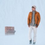 Birdy Nio FS Instagram - Director’s new work , filmed in Iceland last month. 上個月去冰島拍的新作品，陳零九 -「Insane 」Music video。 大雪試圖掩蓋著你走過的痕跡，在這座以冰雪為名的島嶼，即便我知道再也沒有任何方式了，卻還是竭盡所能的走向那個抵達不了的你，細數的步伐慢慢變成日子，變成季節，變成年月，變成一種不再被回應的信仰。 那麼我們之間的距離，其實也是維持信仰的另一種方式。 ——————————— 一個夜晚的閒聊，開啟了一趟9572公里的旅程，地球的另一邊，那個冰雪覆蓋的世界，一趟最遠的公路之旅。 很感謝剛好出現的零九，即便不常見面，卻還是能懂彼此想要的Vibe，十年了，我們都變成了不一樣的人，也都在自己的事業上成長了許多，再次遇見，一起旅行，一起寫歌，一起被困住，一起在雪地玩音樂，這趟旅程，帶回來的絕對不只是影像而已。 唱片行是雷克雅維克最老的一間唱片行，之前來過幾次很喜歡裡面的氛圍，於是許願以後一定要來這裡拍，這次終於成真了。 謝謝滾石的信任，也謝謝柏良哥和小忍的信任和協助，謝謝辛苦的製片KiKi，一粒，造型師大花謝玄還有攝影師眾甫以及超重要的鳥兒監製蔡蔡，還有妝髮瑋瑋，以及超棒的女主角小馬，這趟瘋狂的公路之旅有你們我真的很開心！ 「你不是去過很多次冰島了？」 「不一樣啊！」 「哪裡不一樣？」 「有你們，不一樣。」 Thx for having us in the amazing store @12_tonar 感謝品牌贊助 Sponsor｜ @aigle ｜ @levis_taiwan 影像團隊 主演Starring｜陳零九 Nine Chen、馬士媛 Megan Ma 製作公司 Production｜鳥兒映像製作有限公司 Birdy Productions. 導演 Director｜邱柏昶 Birdy Nio 副導 Assistant Director｜蔡幸伶 Hsing Lin Tsai 製片 Producer｜石芳綺 Kiki Shih 執行製片Line Producer｜陳怡莉 Yi Li Chen 攝影師 Director of Photography｜林眾甫 Saint Lin 藝人妝髮｜瑋瑋 aroom 造型指導 Costume Designer｜郭芳慈 Kuo Fang Tzu 造型執行 Assistant Costume Designer｜謝睿玄 Jacob Xie 剪接師 Editor｜黃柏勳 Bo Syun Huang 調光師 Colorist｜萬芷瑋 Abby Wan 混音 Sound Mixing｜林傳智 Chuan Lin 字體設計 Font Design｜盧冠瑾 Gwens Lu 特別感謝Special Thanks｜ 12Tónar | Pétur Bjarnason | Labrador Studio | The Irishman Pub | Bókakaffið - Books & Coffee #陳零九 #singtome #冰島 #iceland #musicvideo #用心流浪 #好好生活 #防曬不要擦太多 #浪人 #ontheroad #hostel #travel #wild #roadtrip #lifestyle #mountain #clouds #forest #adventures #landscapephotography #explore #nature #hippie #boho #bohostyle #bohemia Hofn, Iceland